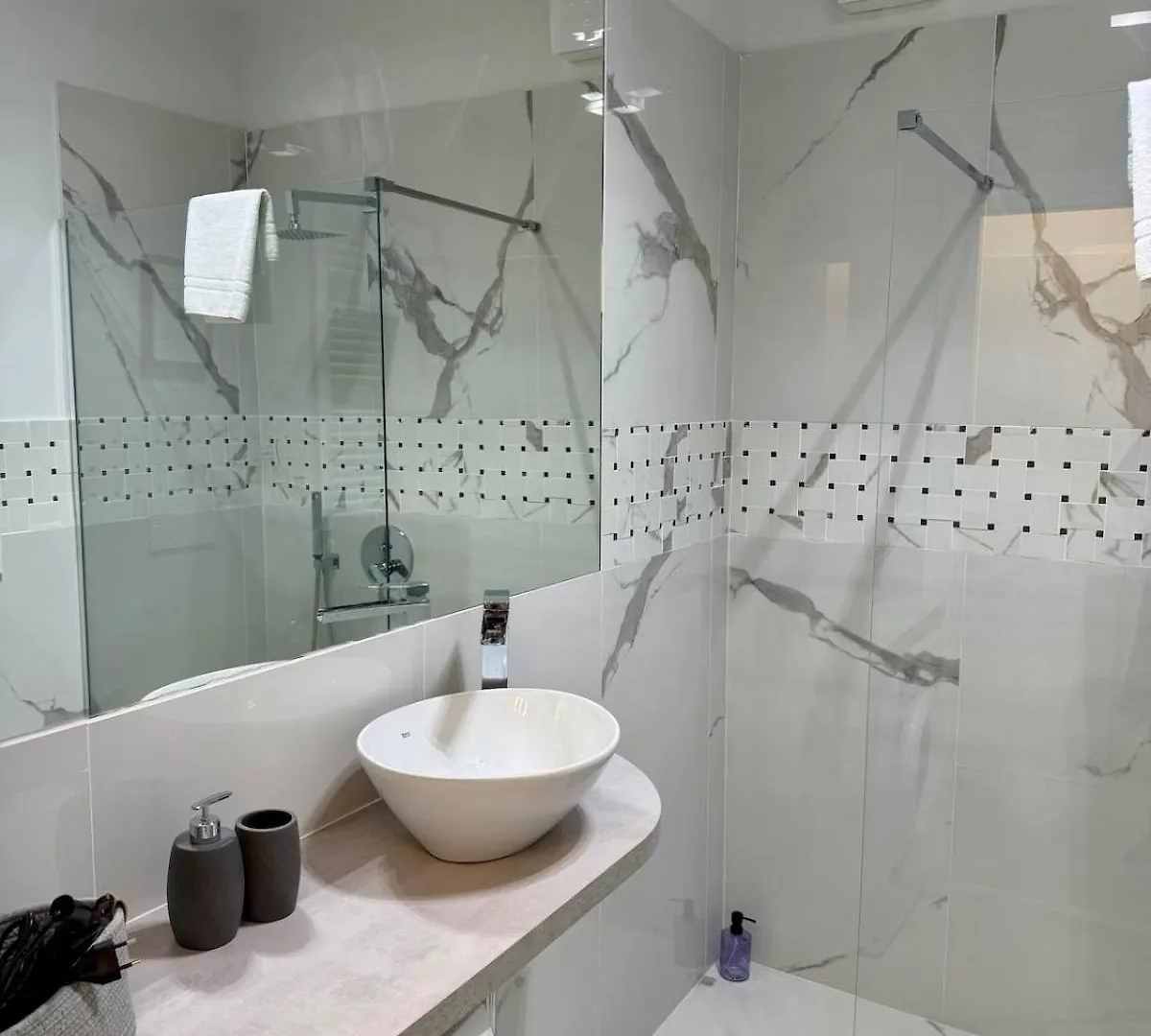 Unique Circus Apartment ميلان