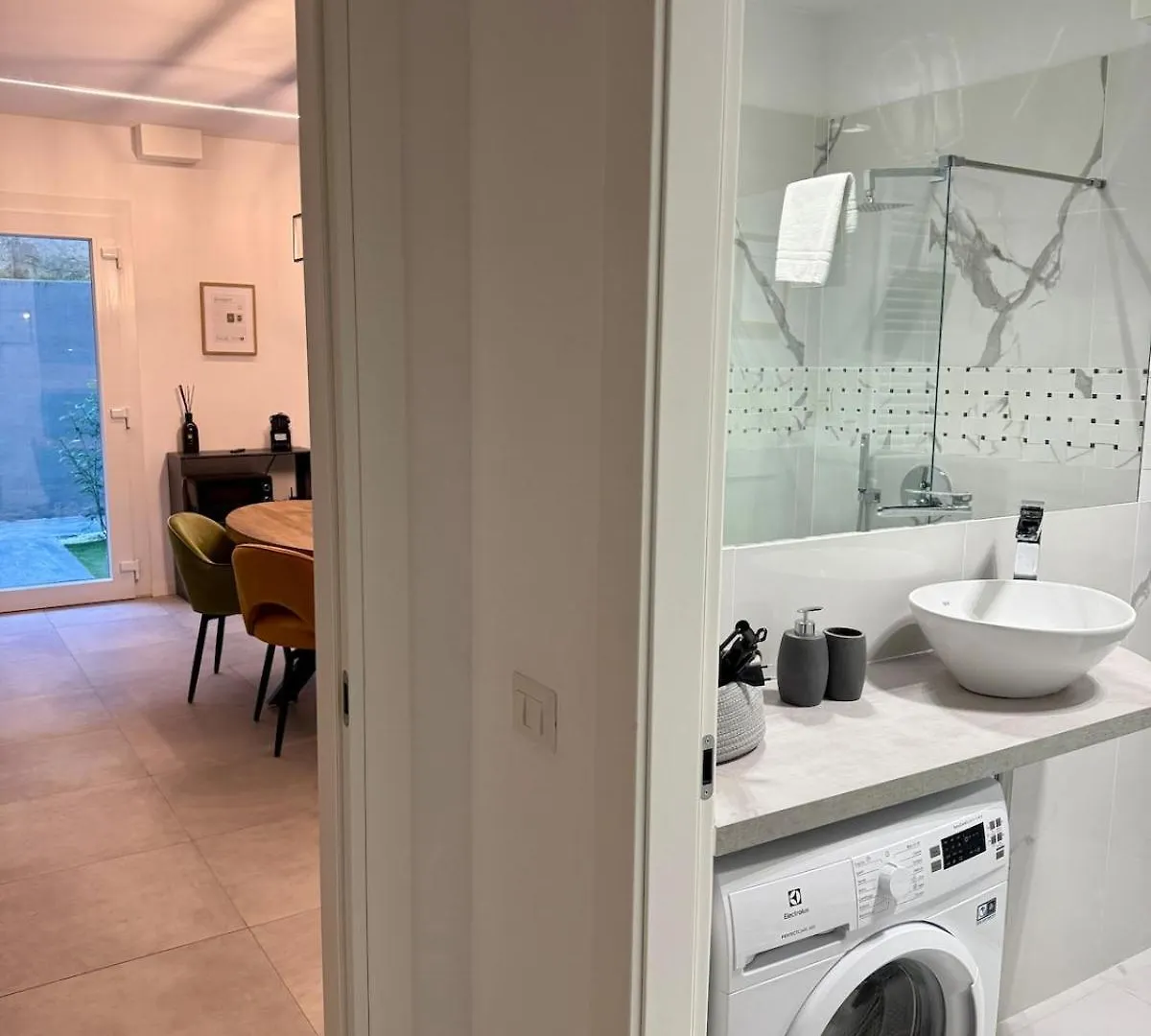 Unique Circus Apartment ميلان 0*,  إيطاليا