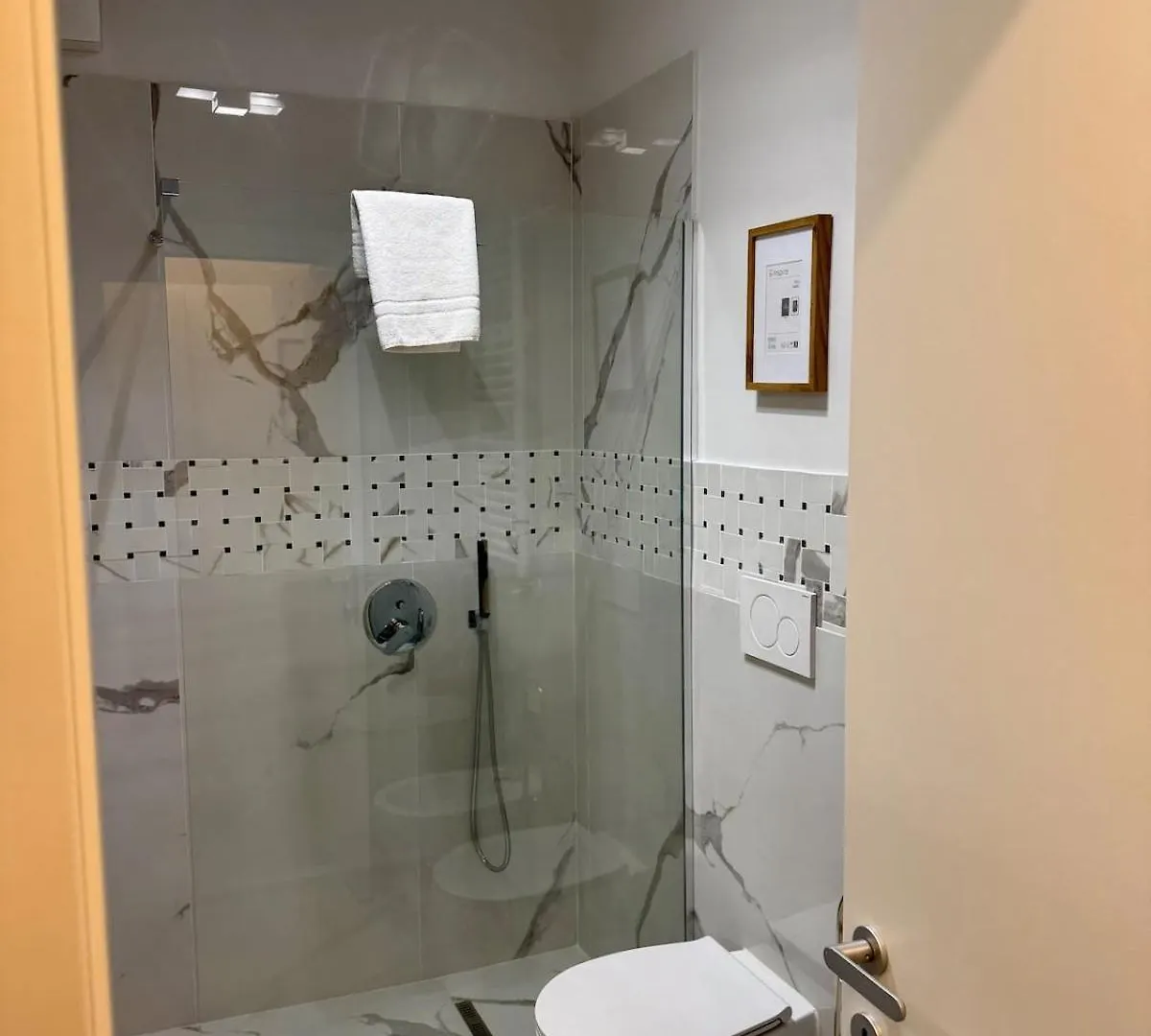 Unique Circus Apartment ميلان