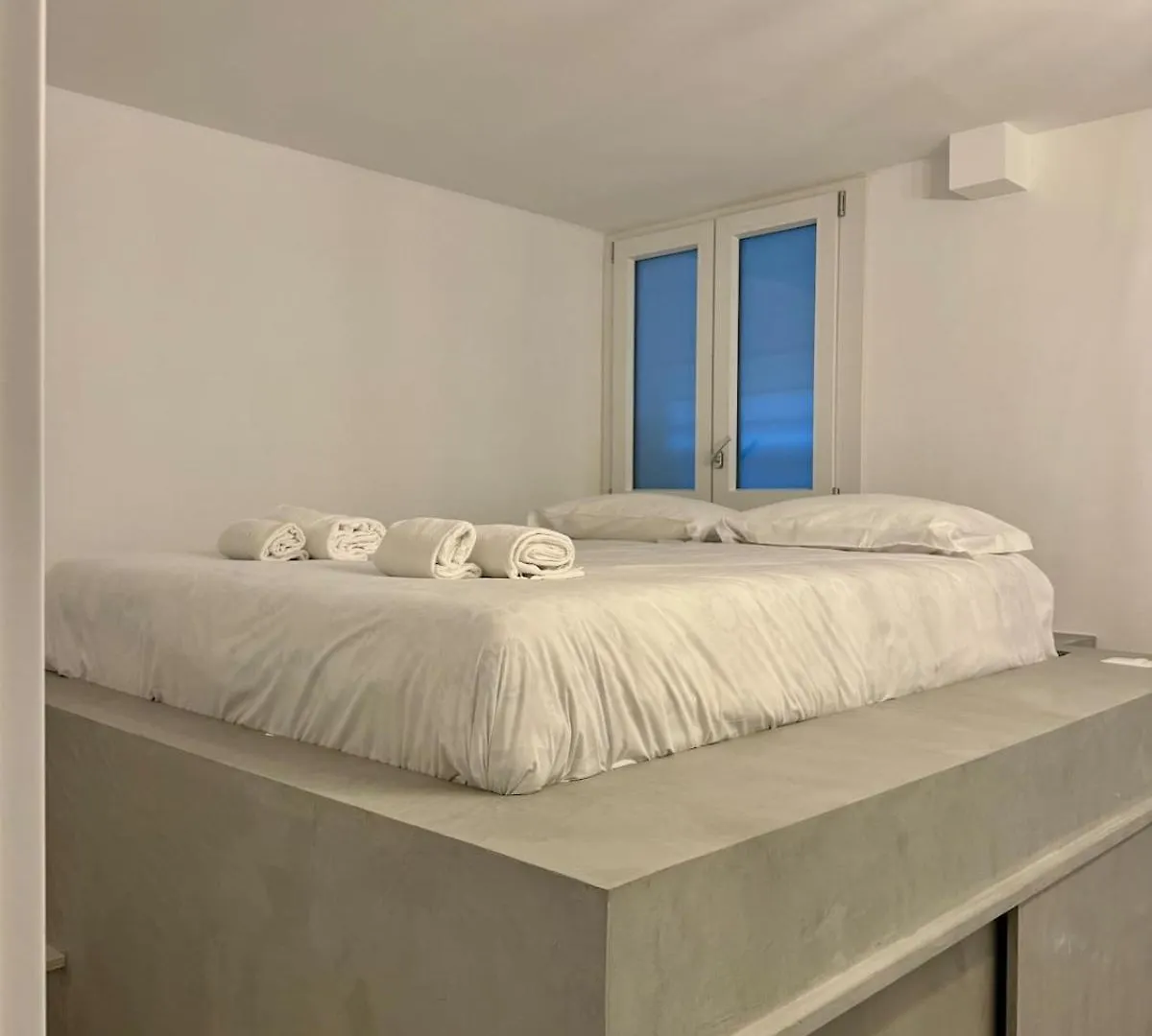 Unique Circus Apartment ميلان